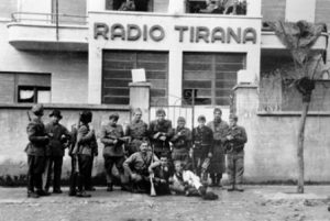 radio-tirana-2-300x201.jpg