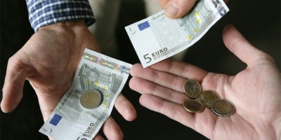 Këmbimi valutor/Euro në të njëjtat vlera, Paundi britanik në rënie