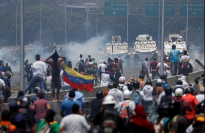 VIDEO/ Venezuelë, shikoni se si policia e Maduros shtyp me makinë protestuesit