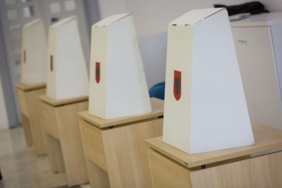 30 këshilltarë të Presidentit po monitorojnë numërimin e votave në krejt vendin