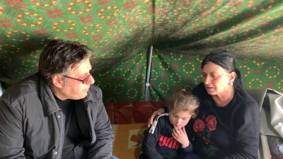 Paloka në familjen e varfër në Durrës që jeton në çadër: Rama po bën premtime boshe