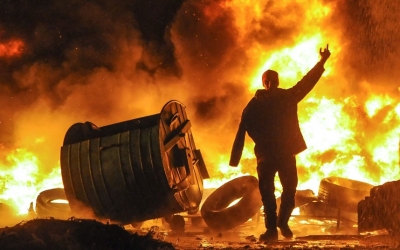 Rusia kap anijet e Ukrainës jashtë Krimesë, protesta në Kievi