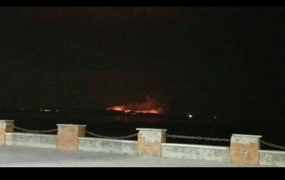 FOTOLAJM/ Zjarr në Kavajë që duken nga Vollga në Durrës, qeveria në aheng