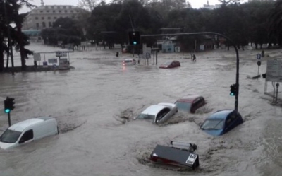 Reshje të dendura shiu, përmbyten disa zona në Athinë