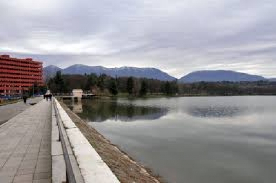 Gjendet i vdekur një burrë te Liqeni Artificial në Tiranë