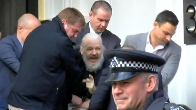 Julian Assange, ligjvënësit amerikanë kërkojnë ekstradimin e menjëhershëm në SHBA