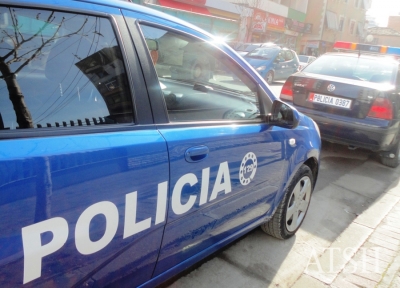 Makina përplas këmbësoren në Elbasan, humb jetën 40-vjeçarja