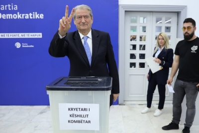 ‘Gara për Kryetarin e PD’/ Ish-kryeministri Sali Berisha dorëzon dokumentacionin