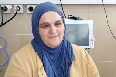 E pabesueshme, 41 vjeçarja shqiptare lind fëmijën e 16-të