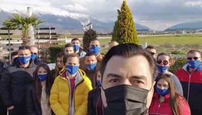 Basha shfaqet me të rinjtë e Gjirokastrës: Mos u dorëzoni, ndryshimi po vjen!