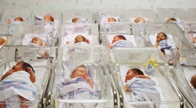 Sa bebe janë lindur sot në krejt botën?
