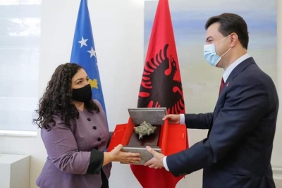 “PD krah Kosovës”, Basha uron Vjosa Osmanin: Bashkë për të gjitha sfidat e në dobi të mirëqenies së qytetareve të dy vendeve!