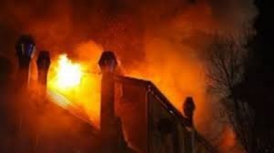 Video/ Zjarr pranë kishës së madhe në Shkodër, alarmohen banorët
