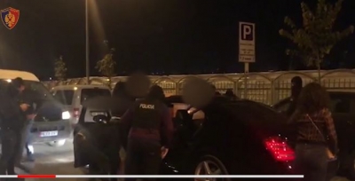 Policia aksion në Tiranë, kontrollohen 129 persona, 3 të arrestuar