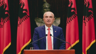Zëri Amerikës: Presidenti i Shqipërisë firmosi në kohë rekord anëtarin e kushtetueses, duke e bërë efiçente gjykatën