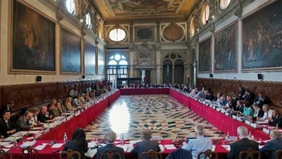 Komisioni Venecias do të fusë jashtë radhe, për shqyrtim urgjent, kërkesën shqiptare