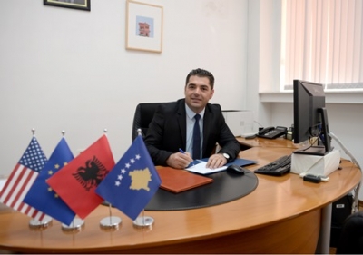 Ministri kosovar ofron pagën e tij për gjobën ndaj Xhakës e Shaqirit