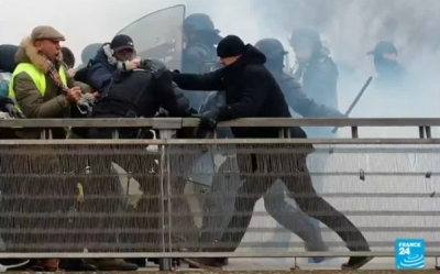 VIDEO/ Mblidhen mbi 100 mijë euro për boksierin që grushtoi policët