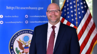 Jeff Hovenier sot merr detyrën e ambasadorit të SHBA-së në Kosovë