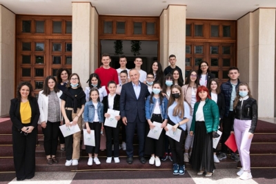 Presidenti Ilir Meta pret vizitorë të veçantë në Presidencë