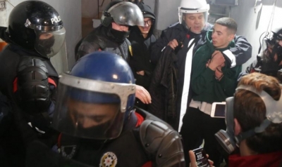 Protesta për vrasjen e Klodian Rashës/Blindohet Gjykata e Tiranës, 42 të arrestuarit njihen sot me masën e sigurisë