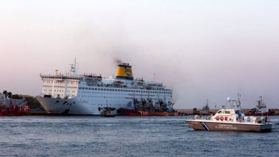 Zjarri në anijen me 875 persona, në bord ndodheshin rreth 200 shqiptarë