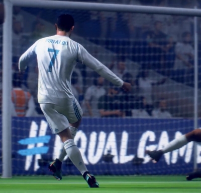 Video-lojrat, &quot;FIFA 19&quot; fiton ndaj Pro Evolution Soccer