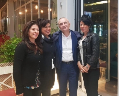 Presidenti Meta: Kënaqësi të takoja tre motra, të kthyera nga Italia për të votuar për Shqipërinë në Europë