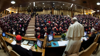 “Vlerësim psikik dhe kod strikt të sjelljes”, Papa Françesku ofron hapa ‘konkrete’ për të luftuar abuzimin seksual