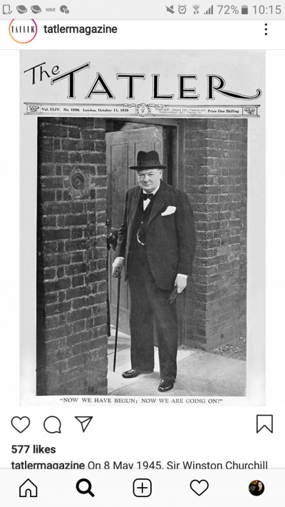 1945/Winston Churchill shpalli perfundimin e Luftes se Dyte Boterore.Sot prej pandemise i gjithe kombi e feston kete dite nga shtepia.