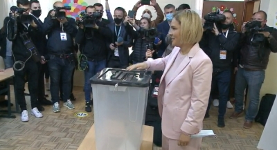 E para politikane, kryetarja e LSI-së Monika Kryemadhi voton në kopshtin 31: Qytetarë të votojnë të qetë