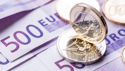 Euro tenton të &quot;rimarrë veten&quot; – Në rritje edhe Dollari amerikan e Sterlina