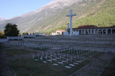 Tradhëtia vazhdon/ Qeveria miraton shpronësimin, gati varrezat e reja të ushtarëve grekë