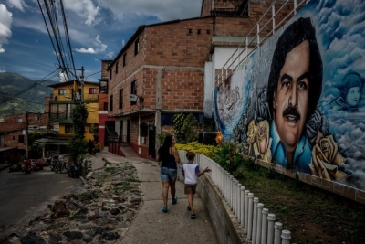 Hija e Escobarit përndjek një qytet të tërë kolumbian