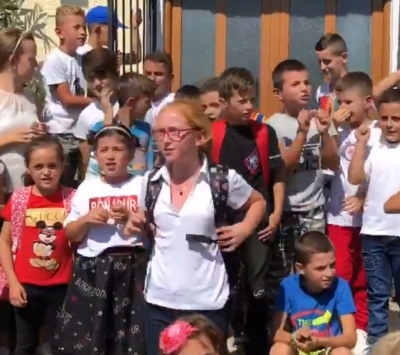 VIDEO/ “Duam shkollën”, dhjetëra nxënës protestojnë në Elbasan