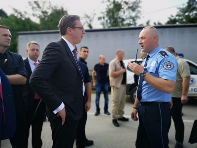 Policia Kosovës ia ndalon Vuçiçit hyrjen në Drenicë