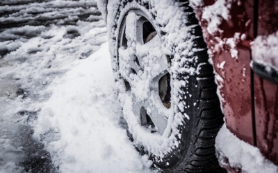 Prej 15 nëntorit shoferët duhet te kene kujdes në Kosovë : Pajisjet dimërore të detyrueshme