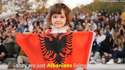 NasDaily mahnitet nga harmonia fetare mes shqiptarëve – videoja që po bën namin
