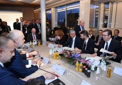 FOTOLAJM/ Kurti, Rama, Vuçiç e Thaçi në një tryezë
