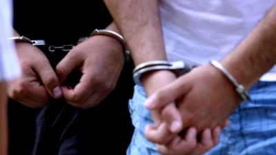 Grabiti me armë 6 shtetas të huaj, arrestohet i riu në Shkodër
