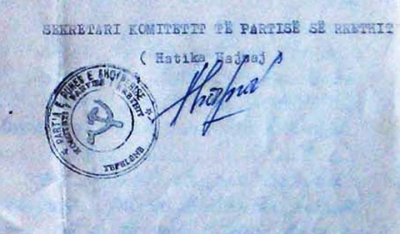Vula dhe nënshkrimi i sekretares së Komitetit të Partisë së Punës së Shqipërisë së Rrethit Tepelenë në vitin 1979