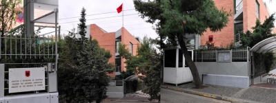 Alarmi për bombë ishte te ambasada shqiptare në Greqi, por mediat dezinformuan