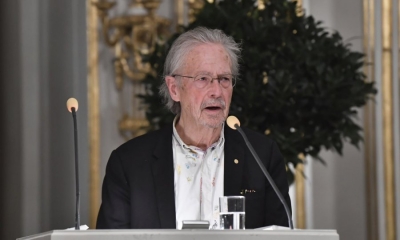 Fituesi i Nobelit, Peter Handke, iu dredhon temave për genocidin gjatë fjalimit