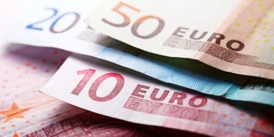 Këmbimi valutor/Euro në rënie të lehtë, qëndrueshëm Paundi britanik