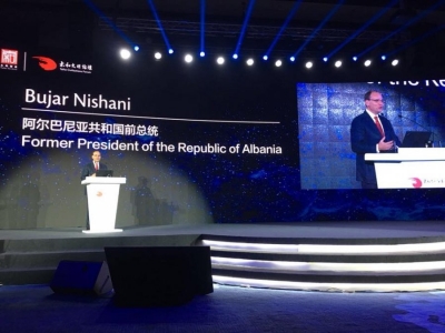 Ish-presidenti Nishani prezanton traditat shqiptare në Pekin