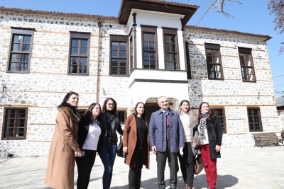 “T’i kushtojmë më shumë rëndësi edukimit patriotik të të rinjve”- Meta: Mirënjohje për të gjithë mësuesit në Kosovë për sakrificat sublime të bëra në kushte terrori e gjenocidi!