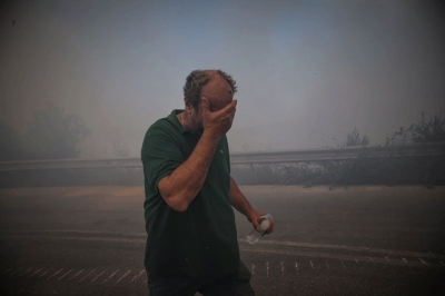 Rikthehen zjarret në Greqi, flakët rrezikojnë 4 fshatra