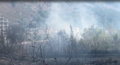 Zjarr në Shëngjin, tymi i madh shqetëson banorët, rrezikohen banesat aty pranë