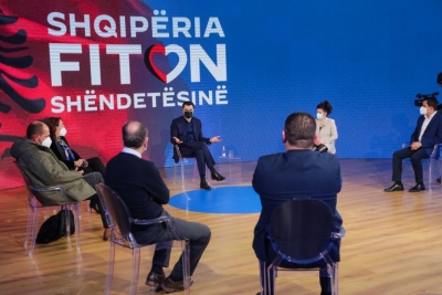 Plani për shëndetësinë “Shqipëria fiton”, Basha me bluzat e bardha: Objektivi plotёsisht i arritshёm. Rrogat e mjekëve jo më pas se 1200 euro, fakultet tjetër mjekësie