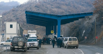 Ushtarë të armatosur serbë pranë kufirit të Jarinjës